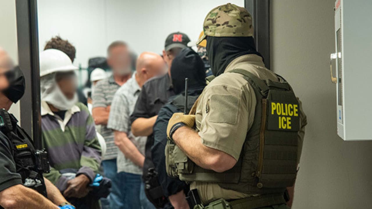 ¿Cómo puedes localizar a un familiar que fue detenido por ICE? Aquí te mostramos