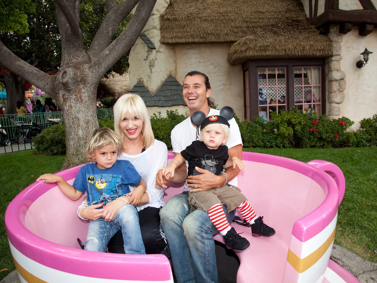 El amor de Gwen y Gavin tuvo como frutos el nacimiento de tres hijos: Kingston, Zuma y Apollo. No obstante, 20 años después de que su historia de amor iniciara con su noviazgo, la cantante de ‘Hollaback Girl’ solicitó el divorcio.