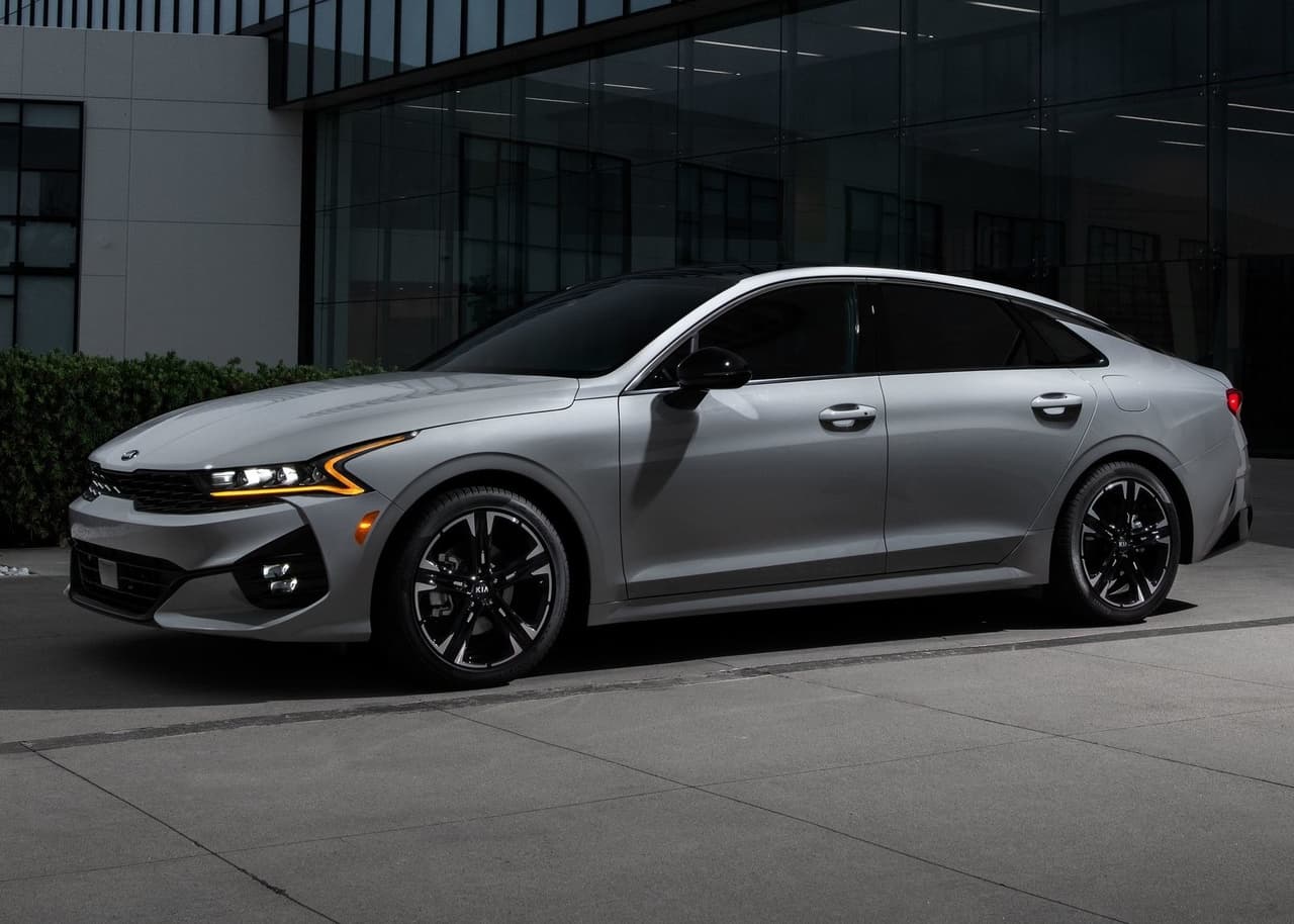 <h3 class="cms-H3-H3"><b>Categoría - Carros medianos</b></h3>
<br>
<br>Honda Accord
<br>Kia K5
<br>Nissan Altima
<br>Nissan Maxima
<br>Subaru Legacy
<br>Subaru Outback
<br>Toyota Camry
<br>
<br>
<b>Relacionado: </b>
<a href="https://www.univision.com/carros/ranking-de-carros/mejores-carros-usados-2022-fotos">Estos son los mejores carros usados que puedes comprar en 2022</a>