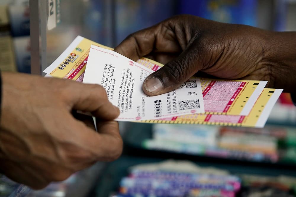 Jugadores de Illinois se llevan premios de Powerball; hoy se sortean 747 millones de dólares