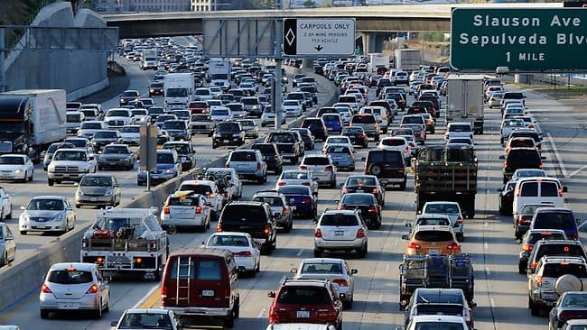 <h3 class="cms-H3-H3">¿Cuál es la peor hora para viajar?</h3>
<br>De acuerdo con la AAA estos son los peores horarios para viajar por carretera:
<br>Miércoles 23 de noviembre: Entre las 11:00 am y las 8:00 pm
<br>Jueves 24 de noviembre: Entre las 11:00 am y las 3:00 pm
<br>Viernes 25 de noviembre: Entre las 4:00 pm y las 8:00 pm.
