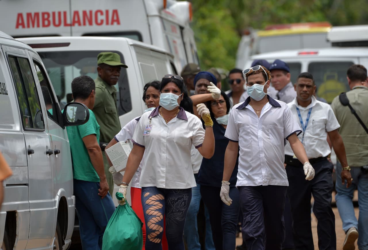 La televisión estatal cubana informó que el avión accidentado debía cubrir la ruta entre La Habana y Holguín y transportaba a 104 pasajeros, más la tripulación que era extranjera. Reportes indican que tras hacer una escala viajaría rumbo a Guyana.