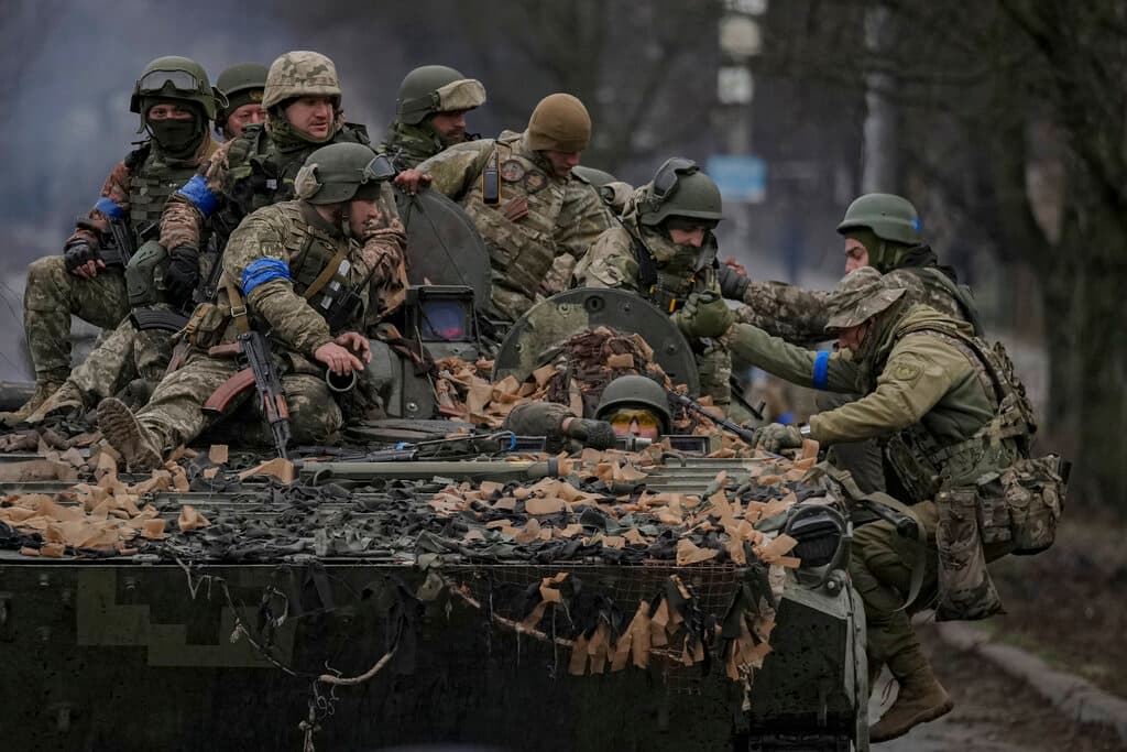 “La operación rusa inicial fue un fracaso y uno de sus objetivos centrales, la captura de Kiev, resultó inalcanzable para las fuerzas rusas”, dijo en un comunicado al diario 
<i>The New York Times</i> Michael Kofman, director de estudios rusos del CNA, un instituto de investigación en Arlington, Virginia.