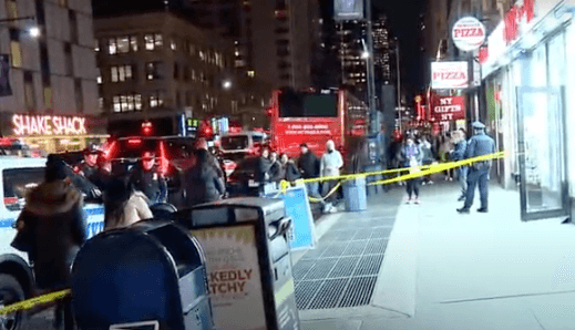 Menor apuñalado en la cara en Times Square vive en un albergue para migrantes en Nueva York