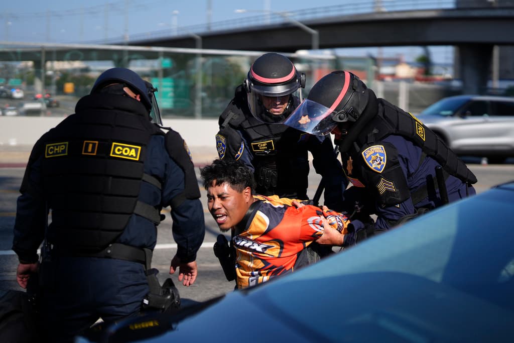 Por qué es tan polémica la Ley de Insurrección que Trump no descarta invocar contra las protestas en Los Ángeles y otras partes de EEUU