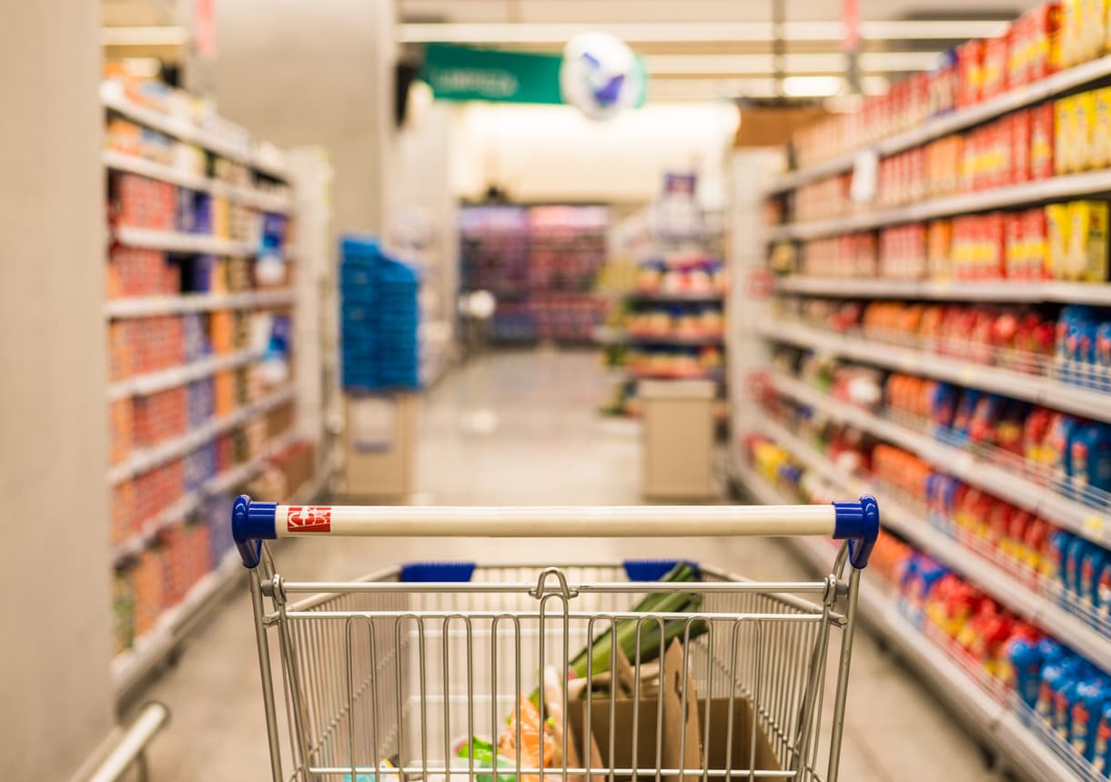 En el mes de junio la inflación 
<a href="https://www.univision.com/noticias/dinero/inflacion-junio-eeuu-precio-gasolina-rentas-vivienda-alimentos">registró un aumento interanual de 9.1%</a>, la más alta que en cualquier mes desde noviembre de 2008. Sin embargo, sus efectos en diversos productos han sido desiguales.
<br>
<br>24/7 Wall St. realizó una lista de los productos que más subieron de precio en el último mes basándose en una revisión del informe de junio del índice de precios al consumidor de BLS. Los precios se comparan con junio de 2021.
<br>
<br>Cada uno de los artículos de esta lista ha subido de precio un 14% o más.
<br>