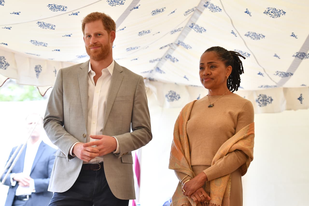 Mientras Meghan actuó como la protagonista del evento, el príncipe Harry y Doria se mantuvieron en segundo plano.
<br>