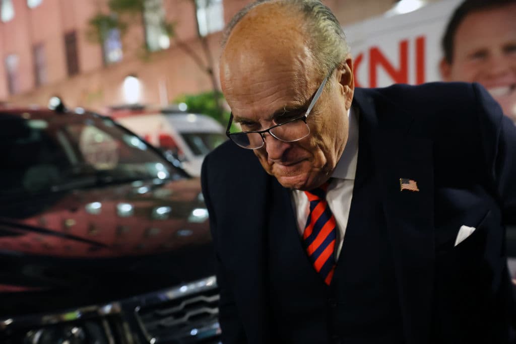 La irónica caída en desgracia de Rudy Giuliani, de acusador a acusado bajo la ley RICO

