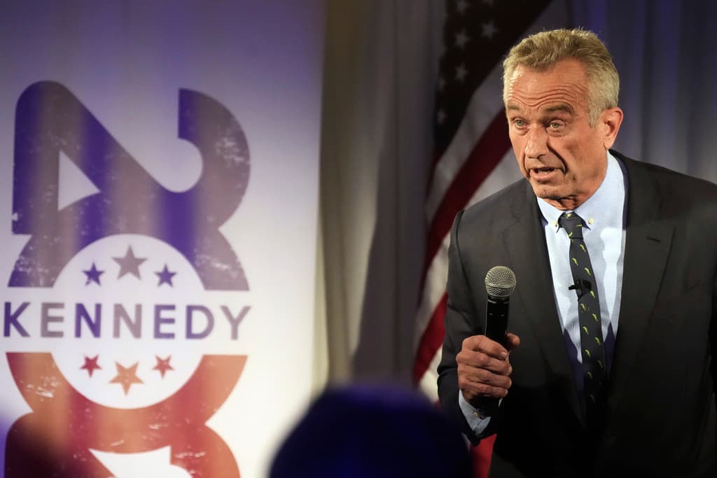 Robert Kennedy Jr. pide disculpas a su familia tras polémico anuncio de campaña en el Super Bowl