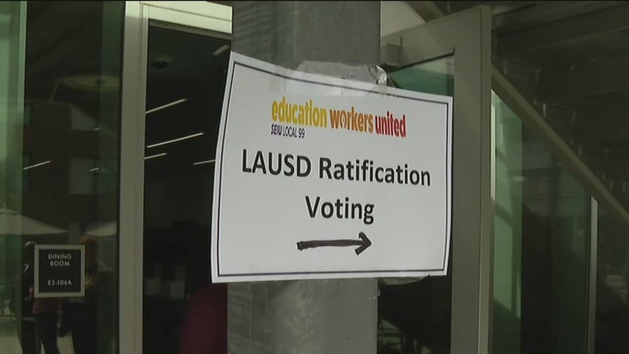 Inicia la votación para que empleados de LAUSD que se fueron a huelga aprueben la propuesta del superintendente escolar