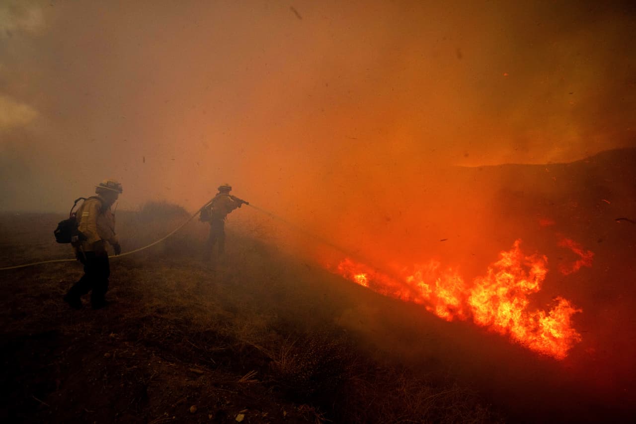 <b>La región ha enfrentado recientemente otros incendios devastadores</b>, como el 
<a href="https://www.univision.com/local/los-angeles-kmex/zonas-incendio-los-angeles-enfrentan-amenaza-deslizamientos-tierra-proximas-lluvias">incendio Palisades y el incendio Eaton</a>, lo que ha generado un estado de alerta constante entre los residentes del condado.