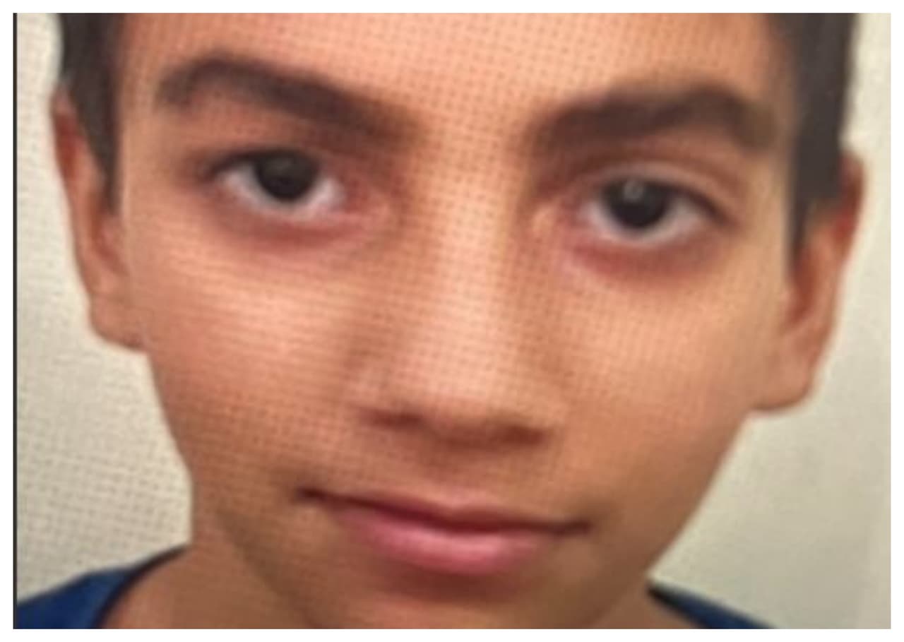 Y el más pequeño de los tres hermanos desaparecidos en Staten Island se llama 
<b>Anze Bousted. Tiene 12 años</b>. Si sabes algo de ellos, llama al 1-800-577-TIPS (8477) o, para español, al 1-888-57-PISTA (74782).
<br>