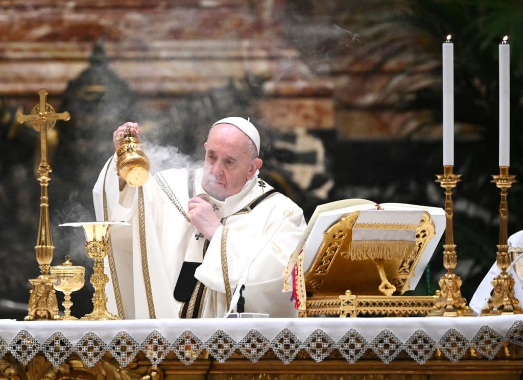 <b>Papa Francisco</b>, líder de la 
<b>iglesia Católica</b>, recibió su dosis de la vacuna contra el coronavirus el 14 de enero de 2021, informó el Vaticano sin dar a conocer imágenes del hecho.