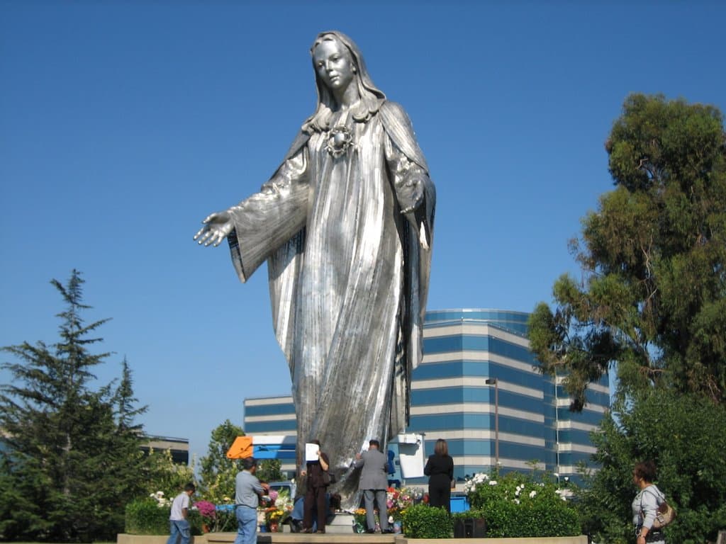 <b>Santa Clara:</b>
<br>Un aumento reciente en la hospitalización llevó al condado de Santa Clara a la lista de vigilancia. El condado está trabajando con los hospitales para identificar si los pacientes son locales o provienen de otras jurisdicciones, además de aumentar los anuncios de servicio público en varios idiomas sobre la importancia de cubrirse la cara y evitar reuniones masivas.
