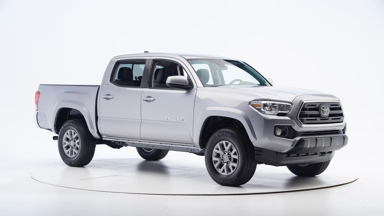 <b>Toyota Tacoma </b>
<br>Resistencia estructural: 
<b>Buena</b>
<br>Soporte al pasajero: 
<b>Aceptable</b>
<br>Protección de cuello y cabeza: 
<b>Buena</b>
<br>Protección de pecho:
<b>Buena</b>
<br>Protección de cadera y muslo: 
<b>Buena</b>
<br>Protección de parte baja de la pierna y pie: 
<b>Pobre</b>
<br>
<br>Calificación general: 
<br>
<h3 class="cms-H3-H3"><b>Aceptable</b></h3>