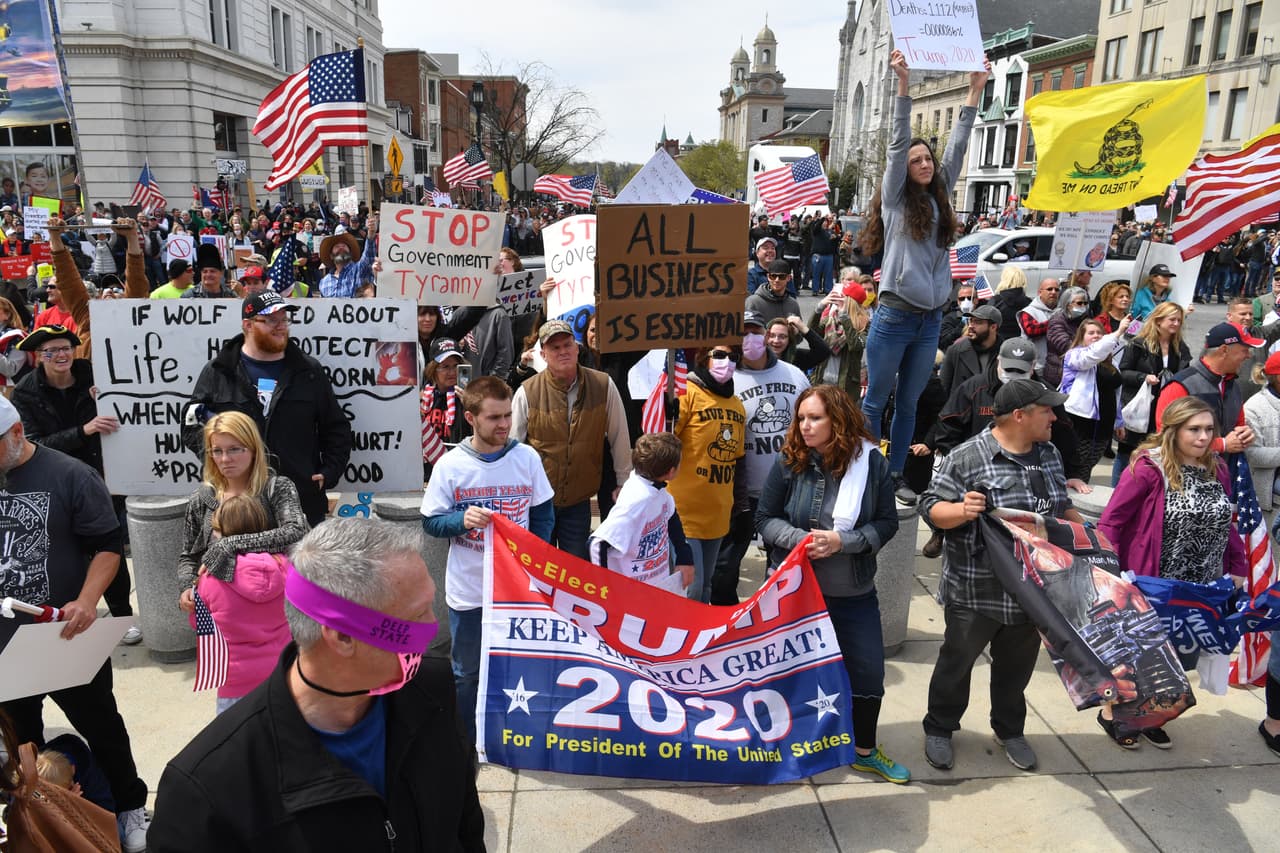 Cientos han protestado en ciudades de todo Estados Unidos contra los cierres relacionados con el coronavirus, con el aliento del presidente Donald Trump, a medida que aumenta el resentimiento contra el costo económico paralizante del encierro.