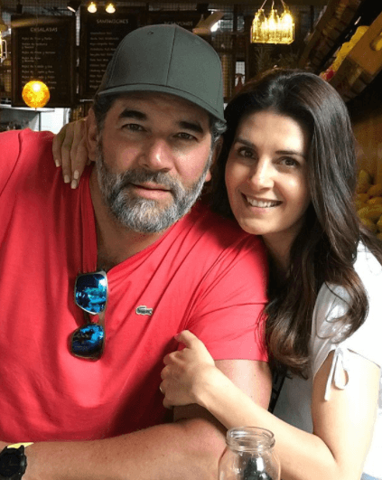 Aunque en la vida real Mayrín Villanueva disfruta del amor, puedes divertirte con ella como 
<b> Silvita en Vecinos por Galavisión. </b>