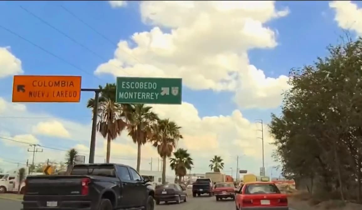 En una humilde casa de Monterrey, México, una abuela ha forjado una historia de amor inconmensurable al negarse a abandonar a su nieto, a pesar de sus duras circunstancias de vida. 
<br>