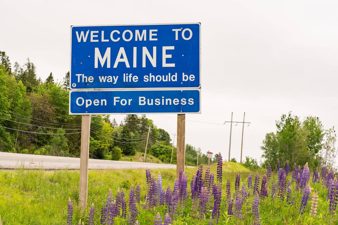 <b>Puesto 19. Maine</b>
<br>
<br>Puntaje total: 56.32.
<br>
<br>Asequibilidad: puesto 36.
<br>
<br>Economía: puesto 9. 
<br>
<br>Educación y salud: puesto 19.
<br>
<br>Calidad de vida: 22. 
<br>
<br>Seguridad: 14.
<br>
<br>Los estados con el costo de vivienda más bajo son Iowa, Dakota del Sur, Dakota del Norte y Nebraska.
<br>
