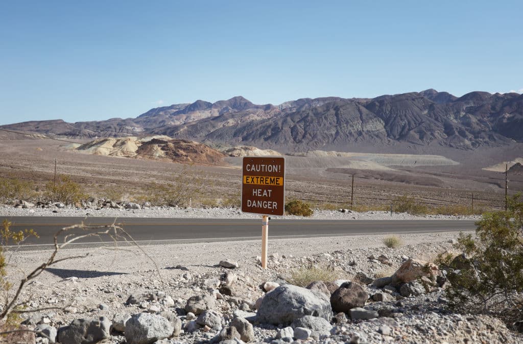 Este lunes 17 de julio, el Servicio Nacional Meteorológico de Estados Unidos confirmó que el récord de temperatura más alta en el planeta no fue roto y tampoco estuvo tan cerca. La temperatura máxima del domingo fue de 128F, unos 5 grados menos que lo que muestran las fotos.