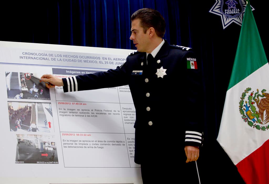 <h2 class="cms-H2-H2"><b>Luis Cárdenas Palomino</b></h2>
<br>
<br>El exjefe de la desaparecida Policía Federal y brazo derecho del exsecretario de Seguridad,
<b> </b>
<a href="https://www.univision.com/noticias/especiales/genaro-garcia-luna-de-poderoso-funcionario-a-presunto-narcotraficante">Genaro García Luna</a>, detenido en Estados Unidos, fue arrestado en 2021 y llevado al Penal del Altiplano. Se le acusa de torturas.