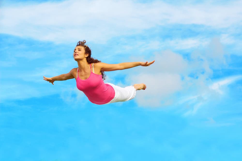 Por ejemplo, si en el sueño tú estás volando libremente si nadie se asombra porque tú vuelas y si mueves los brazos como si fueras un ave, nuevamente un cisne o algo similar, el amor está muy cerca de ti, sobre todo si ahora estás solo o sola y esperando una reconciliación.
<br>