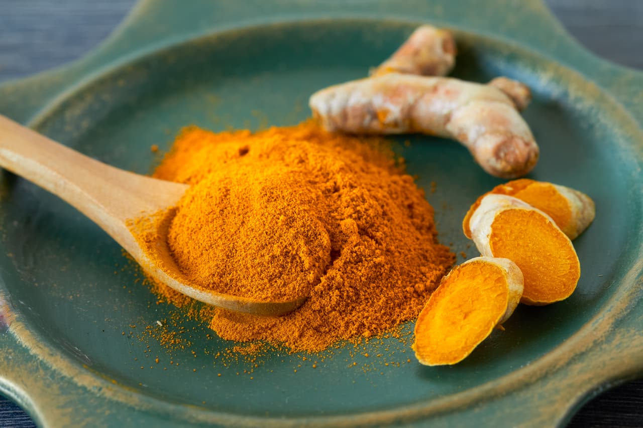<b>Cúrcuma</b>: tiene propiedades medicinales antiinflamatorias que aseguran en la India, funciona mejor que cualquier antidepresivo en pastillas.
