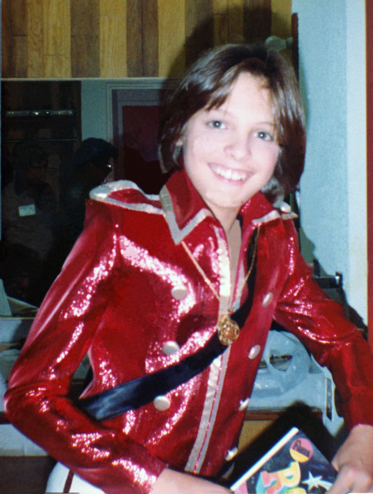 Luismi a sus 13 años, cuando presentó su disco "Decídete" en el año de 1983.
<br>