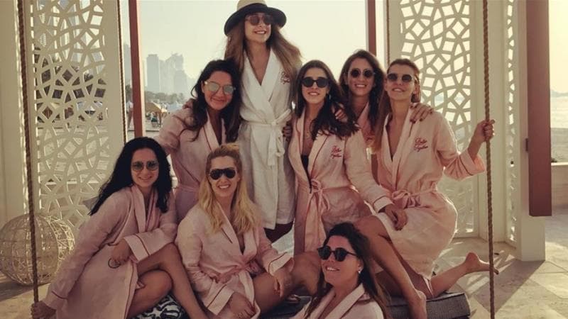 Imagen de Mina Basaran y sus amigas durante su despedida de soltera.