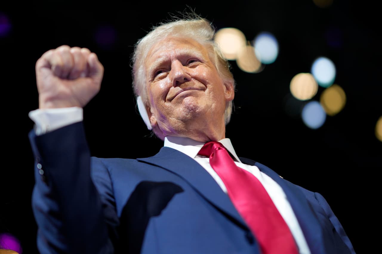Con un partido amoldado a su estilo, Trump acepta la nominación republicana con un tono combativo a días del atentado en su contra