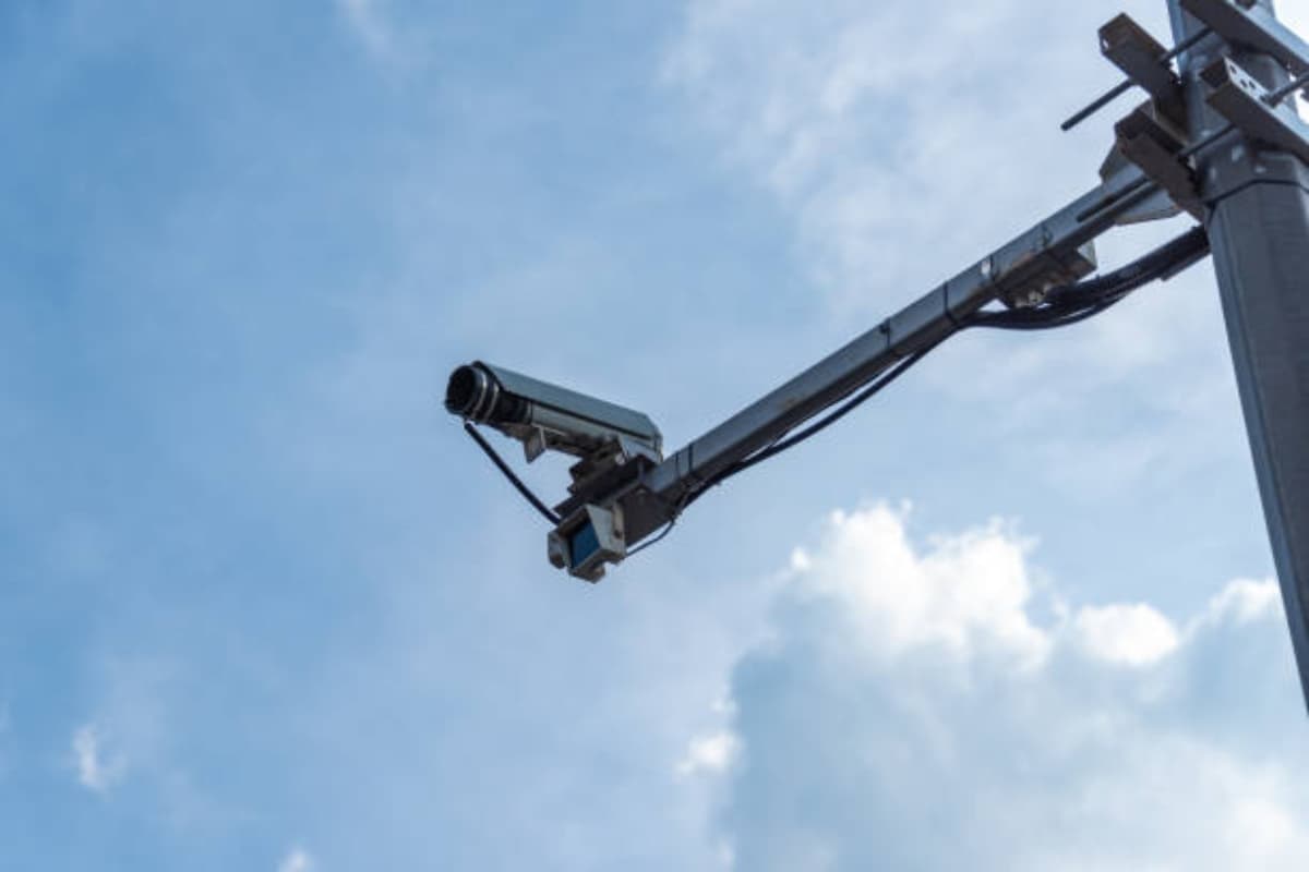 <b>7. Expansión del monitoreo de velocidad con cámaras </b>
<br>
<br>El uso de cámaras de velocidad por fotografía se amplía más allá de zonas escolares o de obras. Estas tecnologías ahora también servirán como evidencia legal en casos de conducción peligrosa.