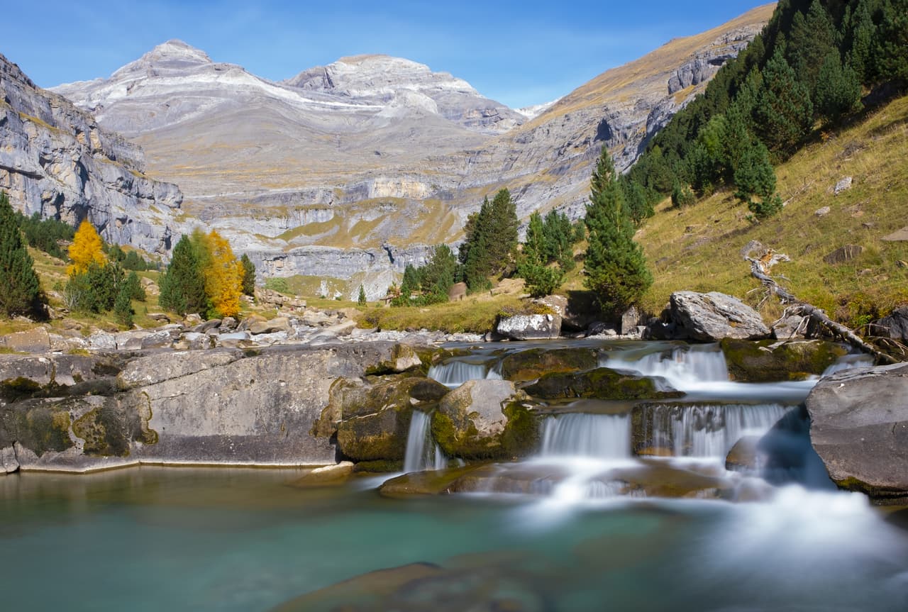 <h3 class="cms-H3-H3">6. Monte Perdido, España-Francia</h3>
<br>
<br>El Monte Perdido (o 
<i>Mont Perdu</i>), situado en la cordillera de los Pirineos, en la frontera entre España y Francia, es otro de los lugares con glacieres en peligro. 
<br>
