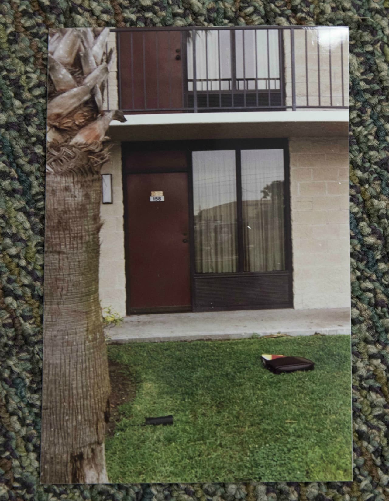 Tras la visita al hospital, las mujeres regresaron a la habitación 158 de la hospedería donde pelearon. En medio de la discusión, Saldívar sacó un revólver y le disparó a su amiga por la espalda. Selena salió corriendo de la alcoba dejando caer sus pertenencias.