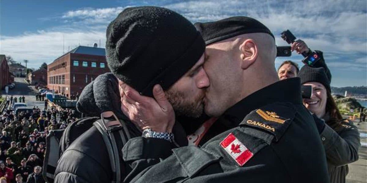 Hombres gays se apropian de la etiqueta del grupo extremista 'Proud Boys' en Twitter 