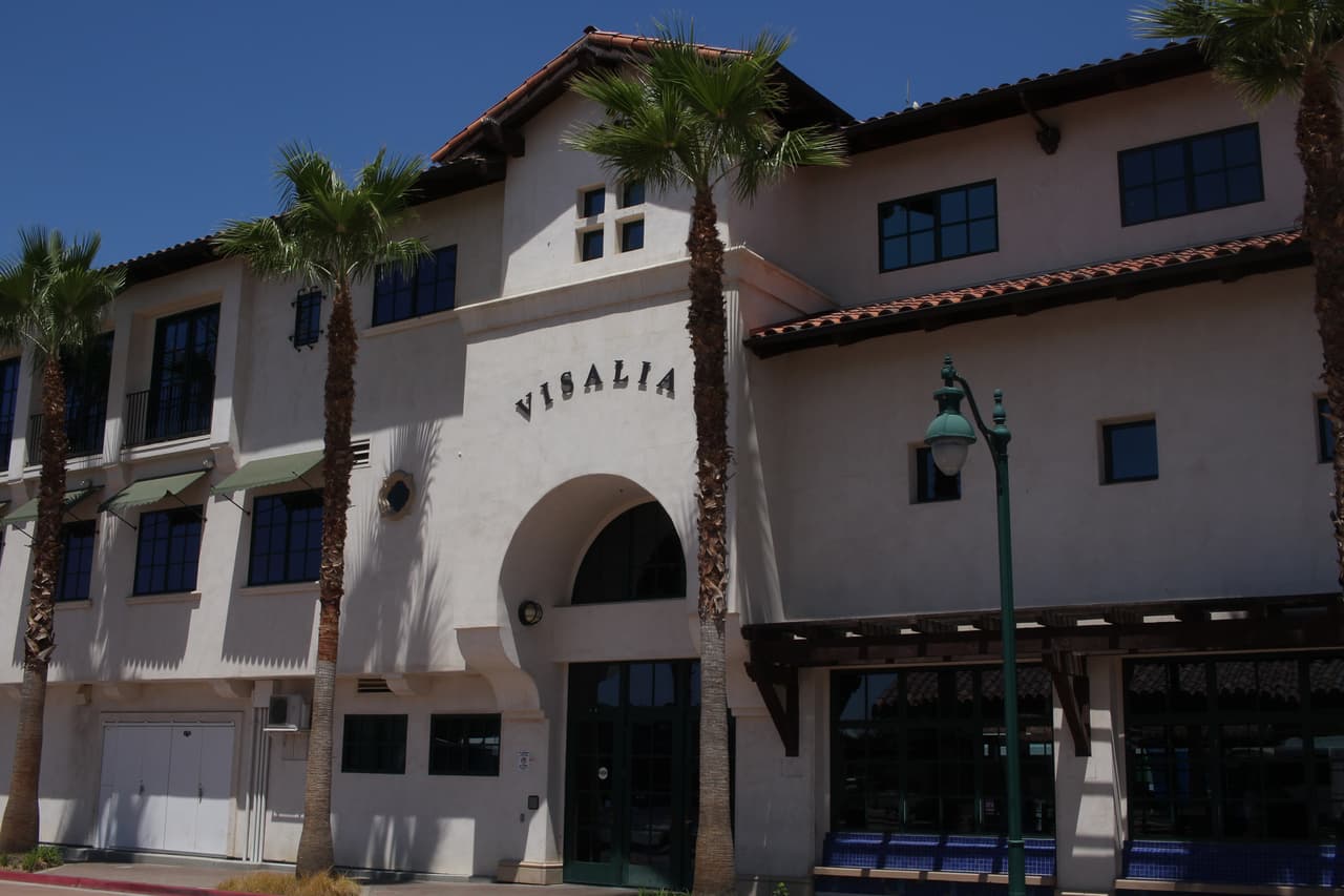 <h3 class="cms-H3-H3">14. Visalia, California</h3>
<br>
<br>👟 
<b>Media de edad: </b>31.2 años.
<br>
<br>👟 
<b>Población que asiste a la universidad: </b>6.3%
<br>
<br>👟 
<b>Población menor de 18 años: </b>32.5%
<br>
<br>👟 
<b>Población mayor de 65 años: </b>11.2%
<br>
<br>👟 
<b>Población:</b> 463,955 habitantes.
<br>