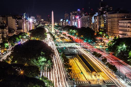 <b>Buenos Aires, Argentina</b>. - Esta ciudad del sur del continente se coloca en la posición 10 de la lista. De acuerda con información publicada en el sitio argentino 
<i><a href="https://www.diariopopular.com.ar/general/estres-al-ataque-afecta-al-75-buenos-aires-n408713" target="_blank">Popular</a></i>, el 75% de la población de este lugar sufre de estrés producido principalmente por su preocupación ante la crisis económica, la inseguridad y el miedo a quedarse sin trabajo.