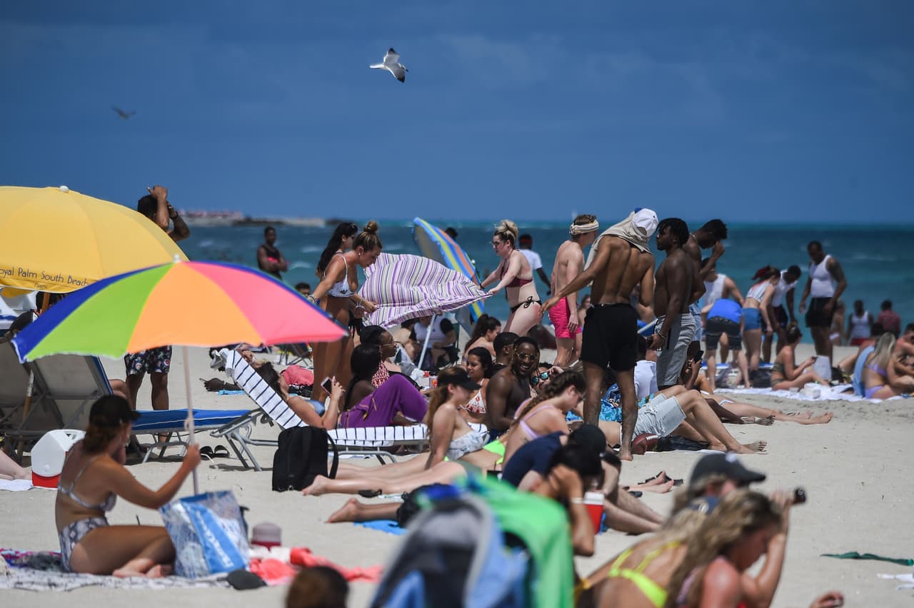 Florida continúa con su reapertura, que ya incluye la gran mayoría de los negocios y comercio en todo el estado, aunque con restricciones. En Miami-Dade y Broward, no se ha permitido la reapertura de bares y discotecas.