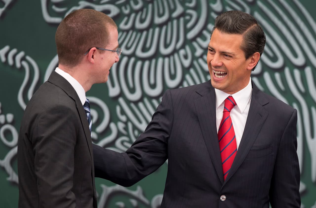 Para las elecciones presidenciales de 2018 Anaya es el abanderado de la coalición Por México al Frente, compuesta por el Partido de la Revolución Democrática (PRD), Movimiento Ciudadano (MC) y la organización Partido Acción Nacional (PAN). En la fotografía cuando presidía la Cámara de Diputados de México en un encuentro con el presidente Enrique Peña Nieto en 2014.