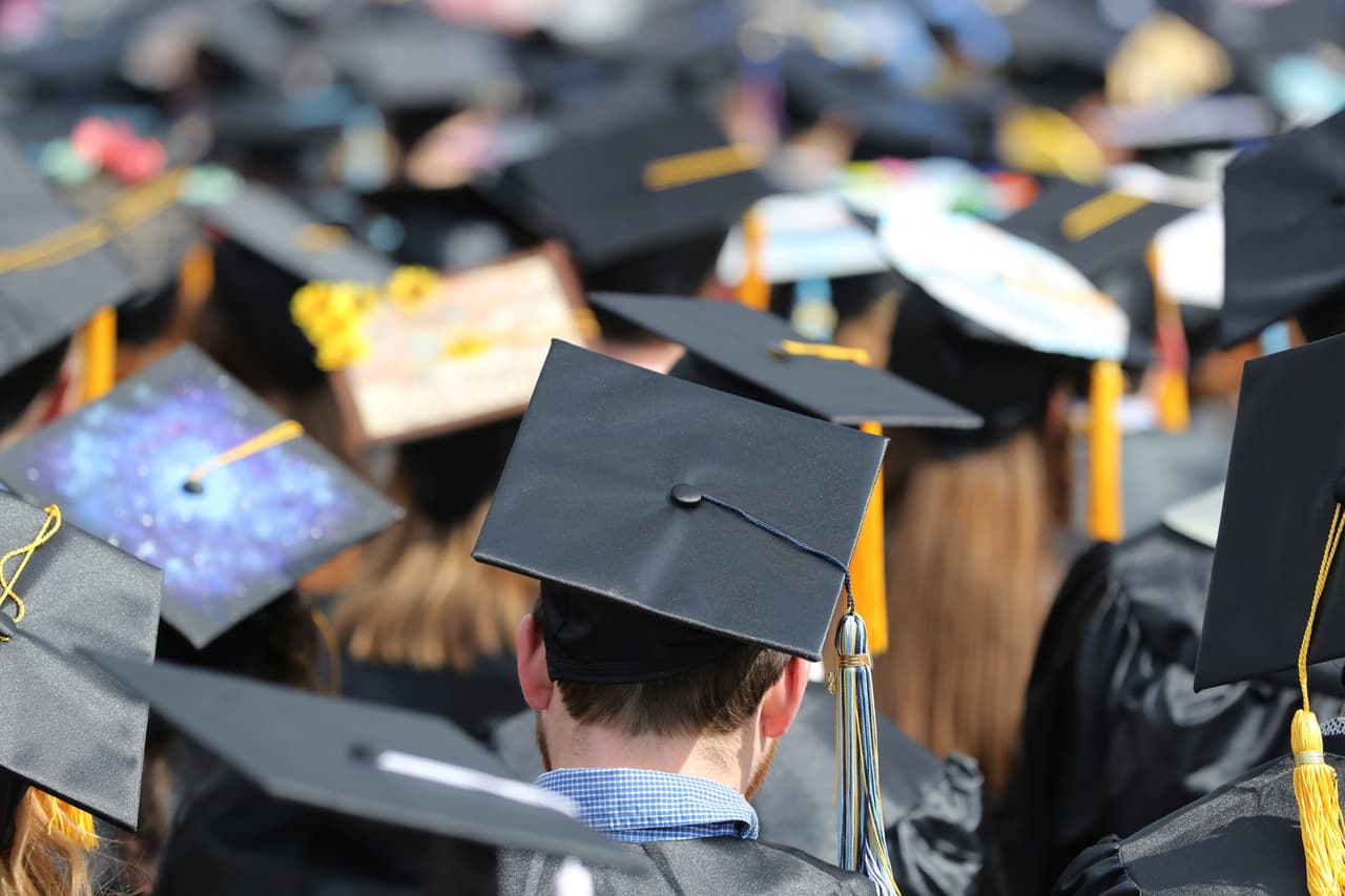 El gobierno anuncia cambio a programas de visas de estudiantes y corresponsales de prensa extranjera