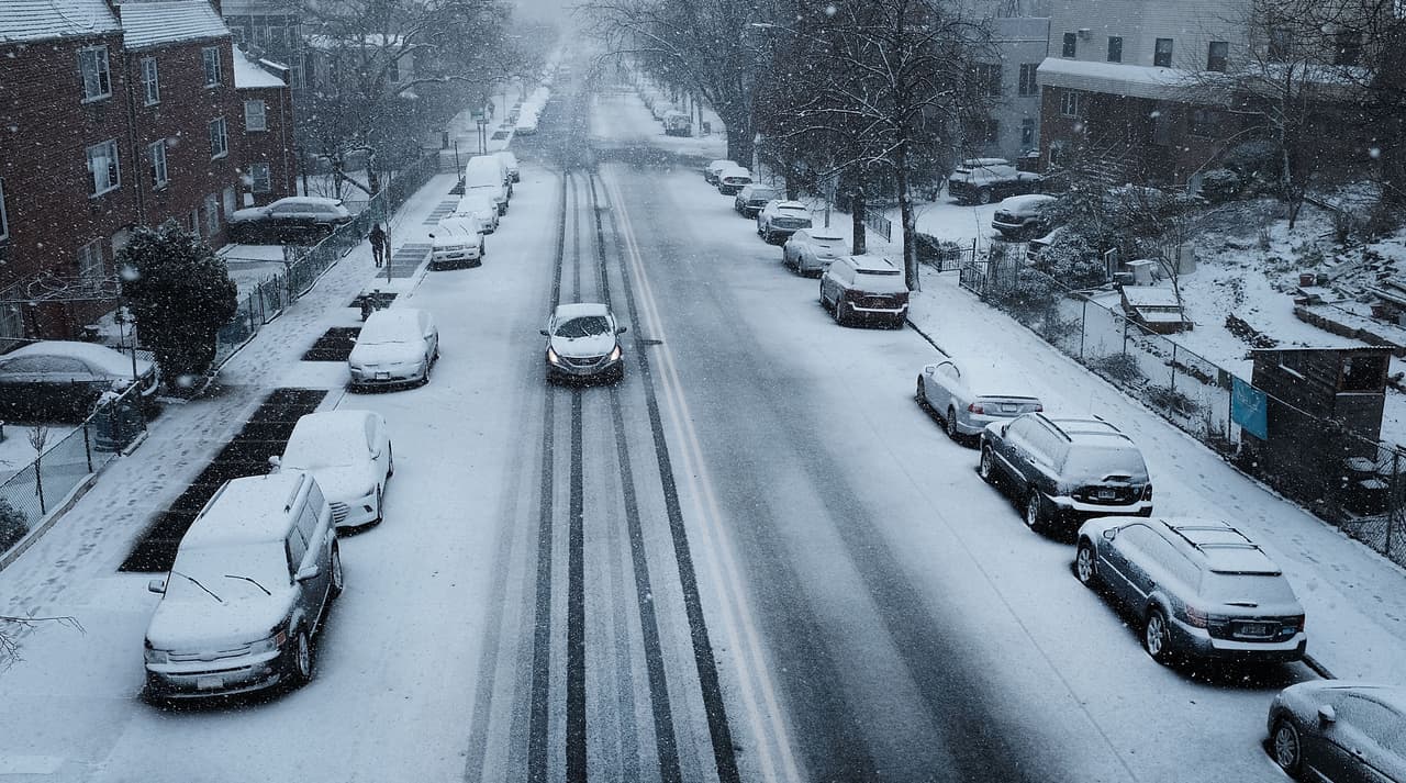 <b>Relacionado:</b> 
<a href="https://www.univision.com/carros/consejos-de-carros/lo-que-nunca-dejar-carro-durante-el-invierno-fotos" target="_blank">Las 7 cosas que nunca debes dejar dentro del carro durante el invierno </a>