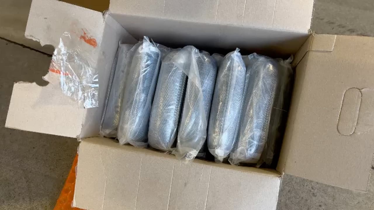 Además, los detectives identificaron a más de 30 miembros, que incluían narcotraficantes y transportistas de dinero.