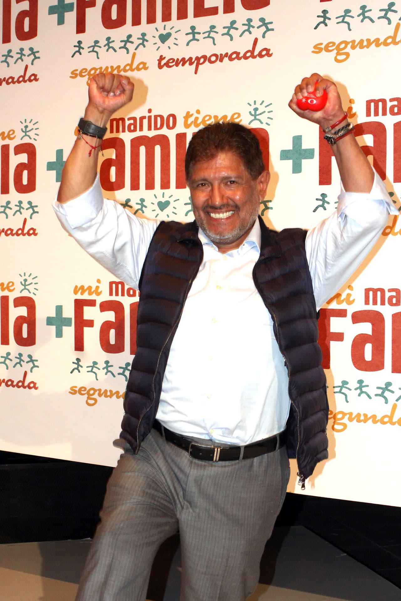 "Fui a ver a un psicólogo que era cuate mío y le dije 'dime,
<b> <a href="https://www.univision.com/famosos/de-mi-corazon-es-tuyo-a-aristemo-asi-se-ha-transformado-emilio-osorio-fotos" target="_blank">¿cómo tengo que acercarme él?</a></b>, yo no quiero que me rechace como papá'", contó.
<br>