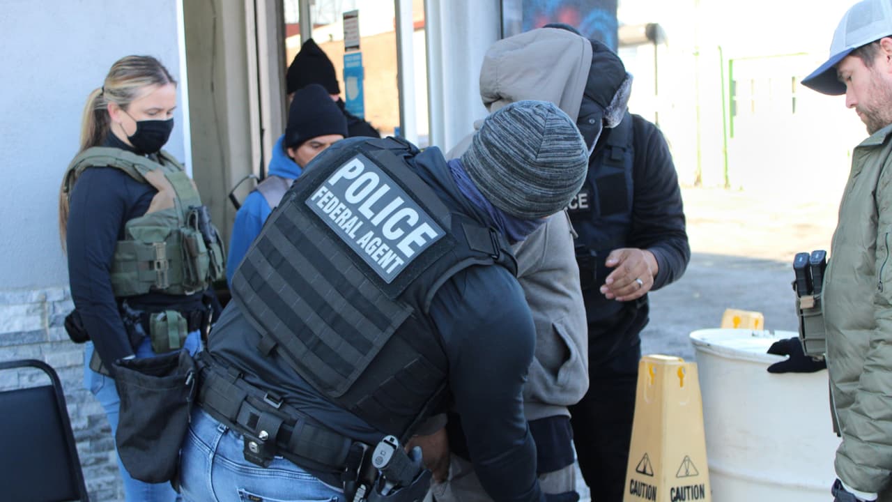 ¿Cuáles son los cinco estados que registran un aumento de detenciones de ICE? Esto dice un informe