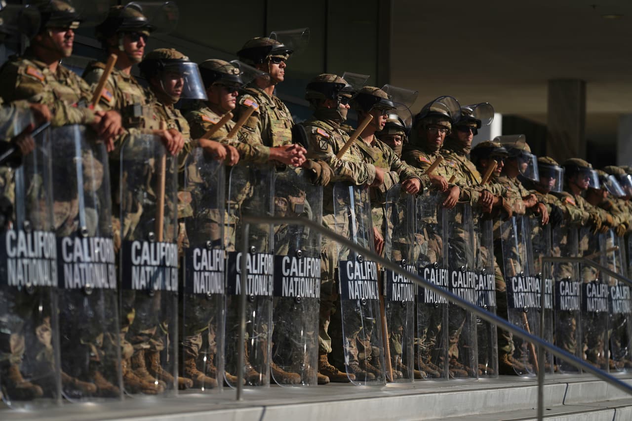Gobierno de Trump retira a casi la mitad de efectivos de la Guardia Nacional que desplegó en Los Ángeles