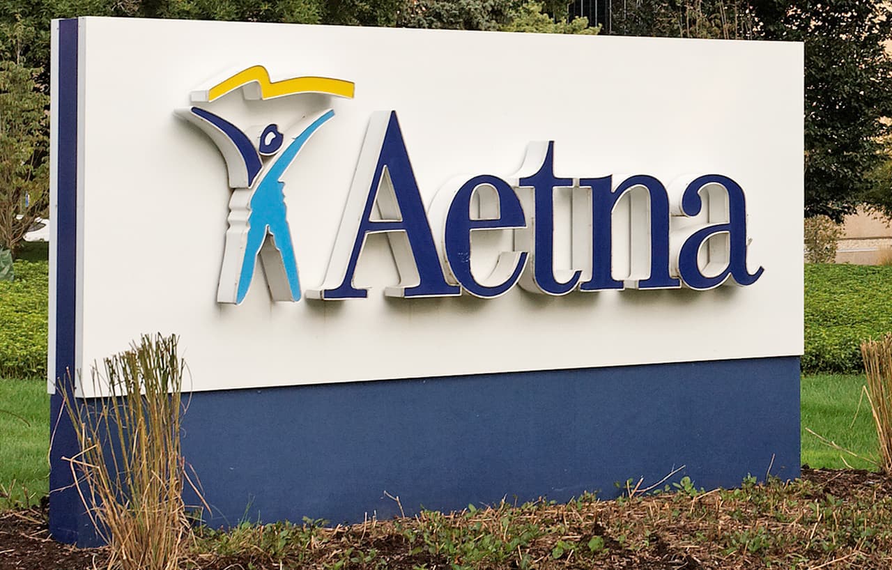 <b>Aetna.</b>
<br>
<br>Desde 2016, esta compañía de seguros de atención médica paga a sus trabajadores 16 dólares por hora de salario mínimo. 
<br>
<br>
<a href="https://www.univision.com/noticias/dinero/estados-menos-desempleo-pandemia-2021-fotos-fotos"><u>Vea aquí los estados que más se están recuperando del desempleo en 2021</u></a>
<br>
