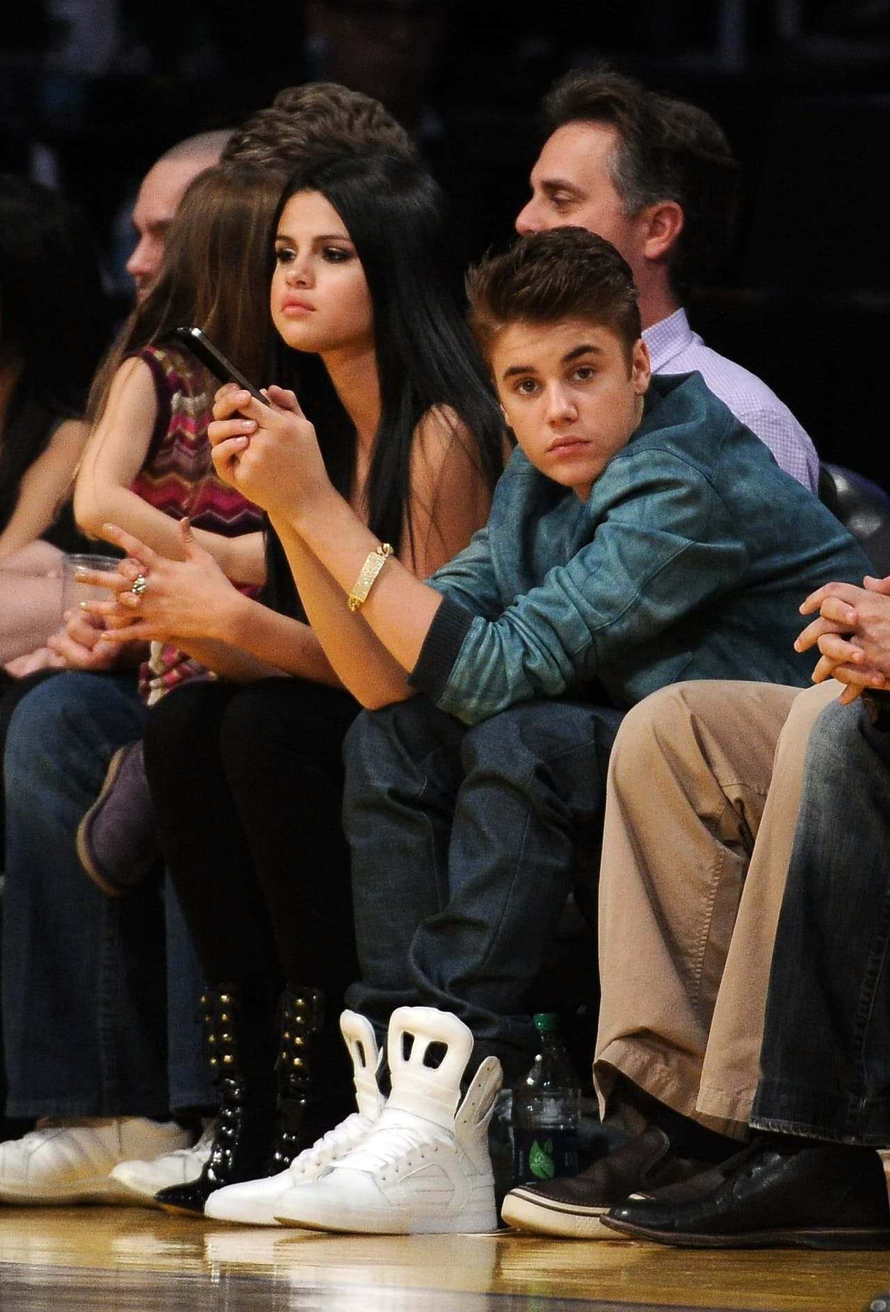 Selena y Justin se conocieron en 2009, cuando Bieber tenía 16 años y Selena 18.