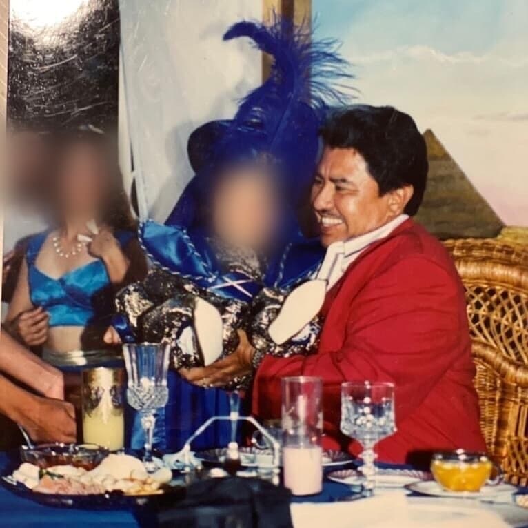 De acuerdo con un exministro, el fallecido ‘Apóstol’ Samuel Joaquín Flores, quien aparece en la imagen, realizaba orgías con niñas de su congregación y fiestas temáticas en una de las residencias en el fraccionamiento San Antonio del Mar, que está junto a la casa que su hija Rahel compró años después.