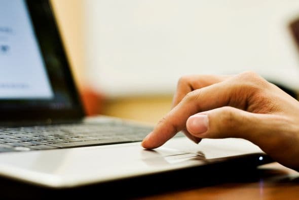 <b>Servicios sociales:</b>
<br>Organizaciones y negocios que brindan alimentos, vivienda y servicios sociales, y otras necesidades de la vida para personas económicamente desfavorecidas o necesitadas (incluidas las agencias de prevención e intervención de pandillas y violencia doméstica).