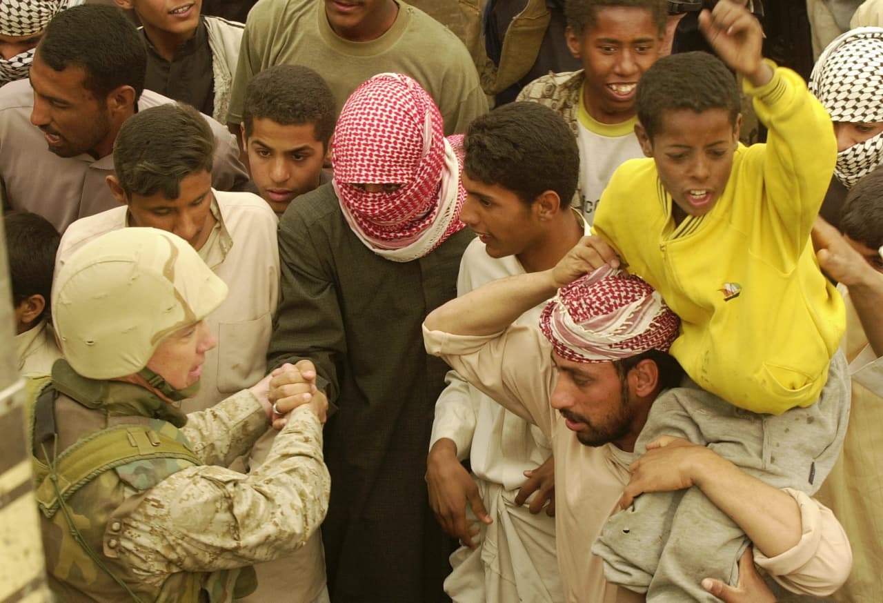 <b>Irak. Nivel de alerta 4.</b> "Terrorismo, secuestro y 
<a href="https://www.univision.com/noticias/inmigracion/no-nacio-en-irak-ni-hablaba-arabe-pero-ice-lo-deporto-a-ese-pais-y-murio-alli-en-menos-de-dos-meses">conflicto armado</a>" .