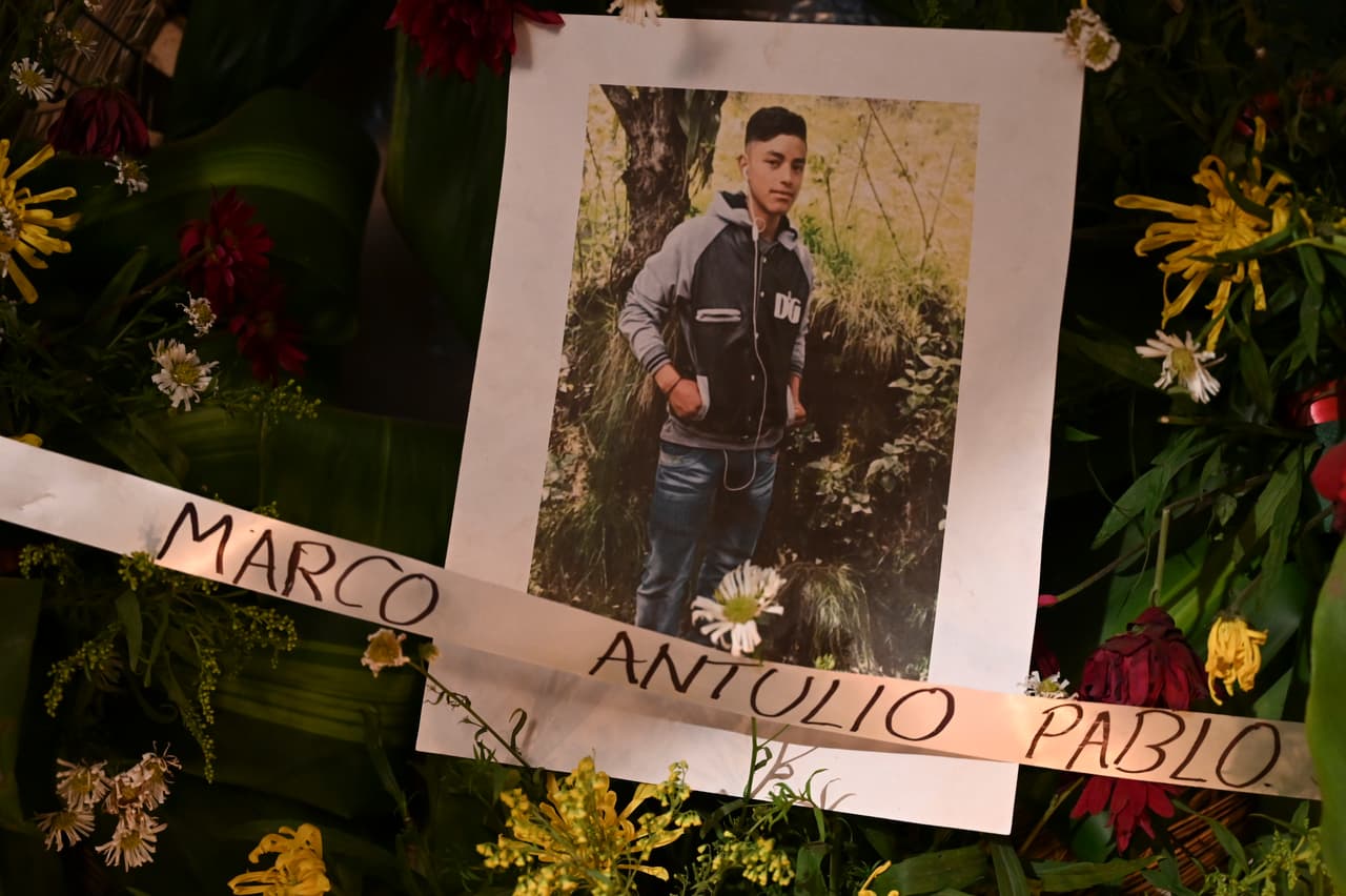 Aunque las familias en Comitancillo, Guatemala, no han recibido la confirmación sobre la muerte de sus allegados, muchos ya han levantado panteones y han realizado actos funerarios para despedir a sus hijos, esposos o padres.